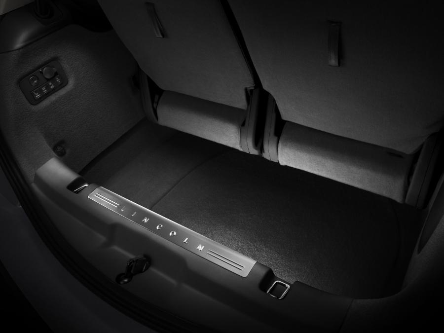 Детали интерьера Lincoln MKT 2010 года  (фото 10 из 79)